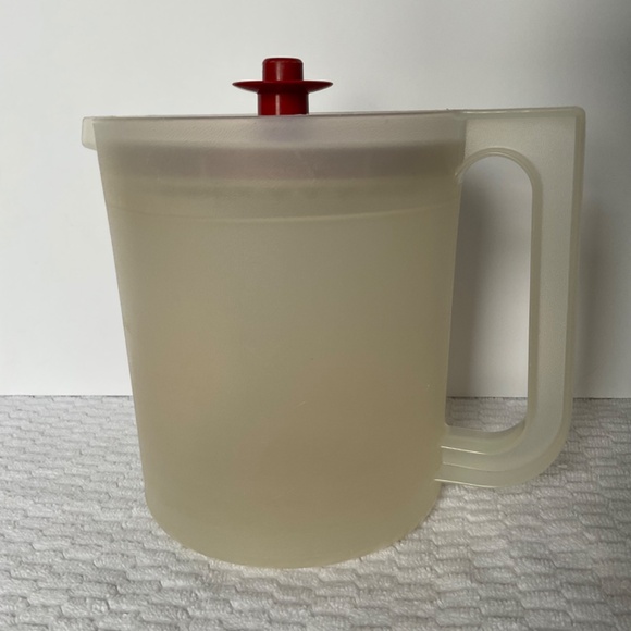 Vintage Tupperware Juice Pitcher with Push-button Lid - 1.5 Quarts - Picture 2 of 15